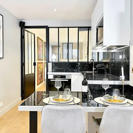 Spacious Flat For 4 - Eiffel Tower *