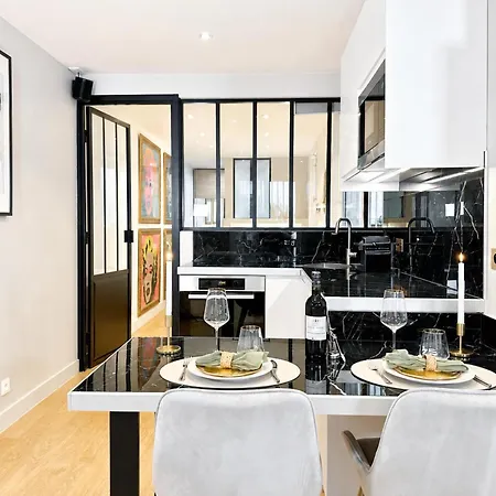 Spacious Flat For 4 - Eiffel Tower